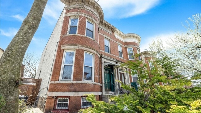 Building Photo - 247 Woodlawn Ave