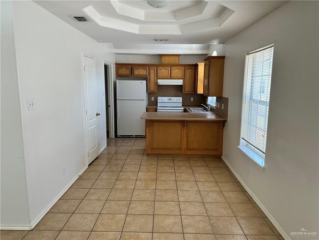 Building Photo - 613 La Mancha Dr