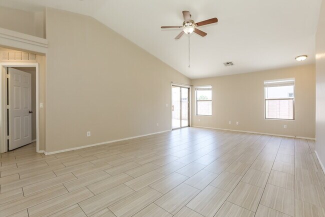 Foto del edificio - 2460 W Tanner Ranch Rd