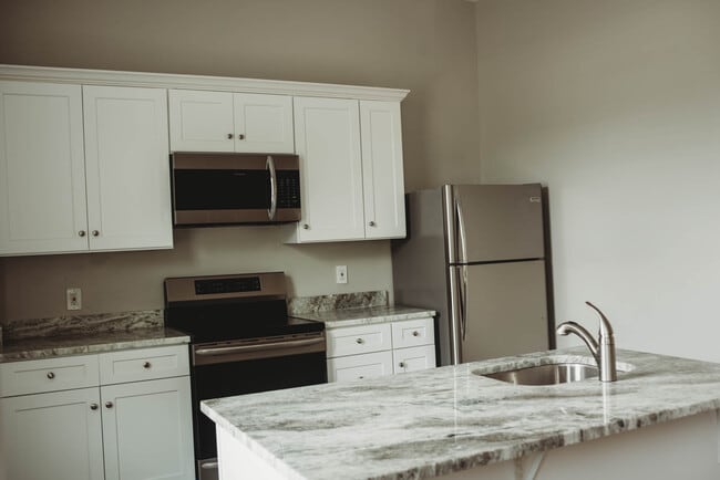 Kitchen - 529 Washington E St