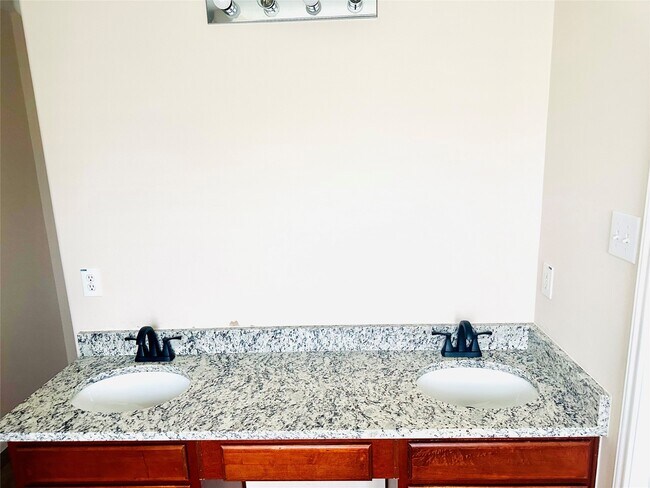 Foto del edificio - 25330 Barmby Dr