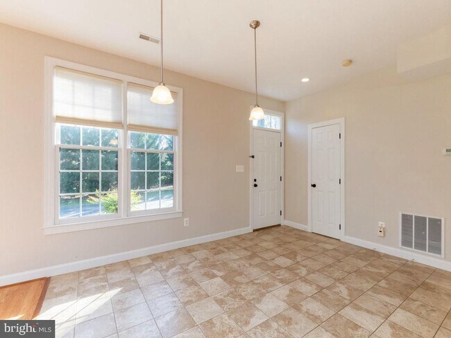 Foto del edificio - 10903 Maple St