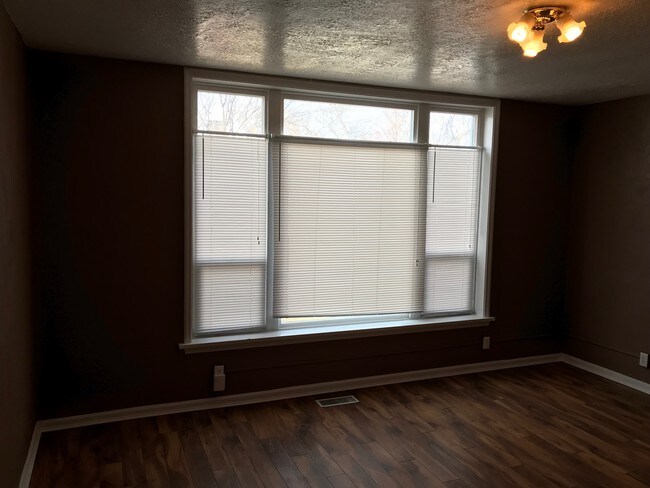 Foto del edificio - 2352 Jefferson Ave