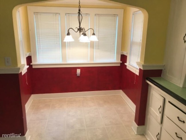 Foto del edificio - 1608 McDougall Ave