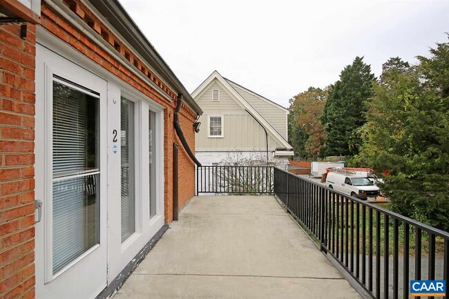 Building Photo - 2114 Ivy Rd