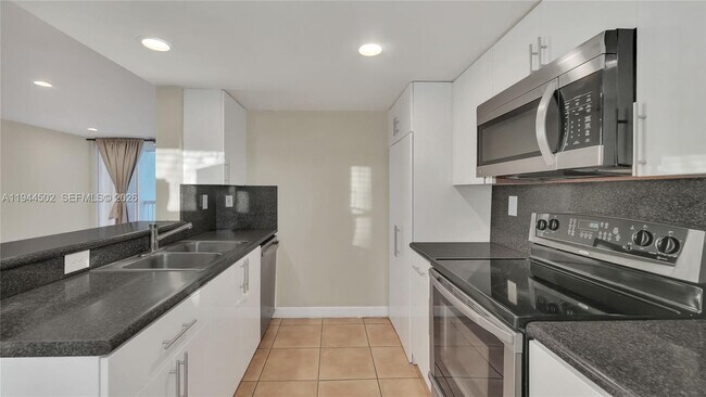 Building Photo - 4635 NW 97th Pl