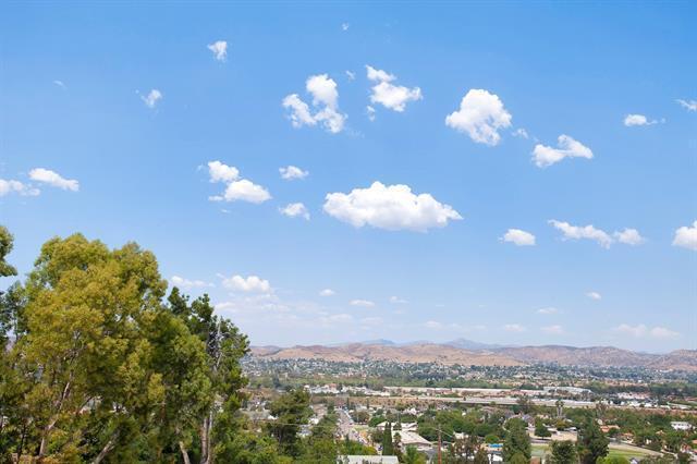 Foto del edificio - Fletcher Hills home on Cul-De-Sac with swe...