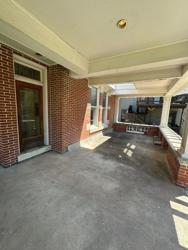 Building Photo - 1235 Maine St