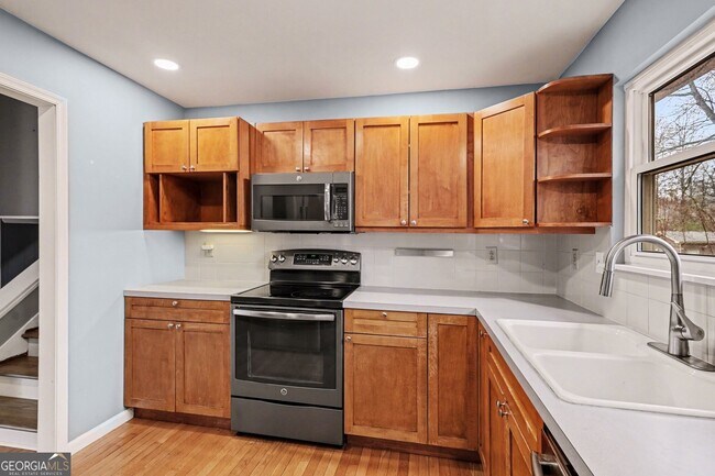 Building Photo - 1950 Branch View Dr