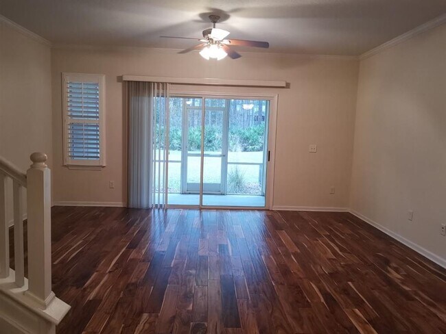 Building Photo - 215 Bayberry Cir