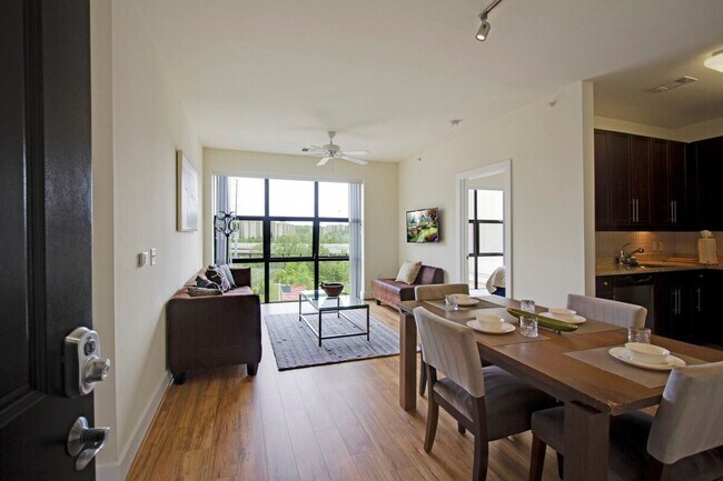 Foto del edificio - 200 S Peyton St