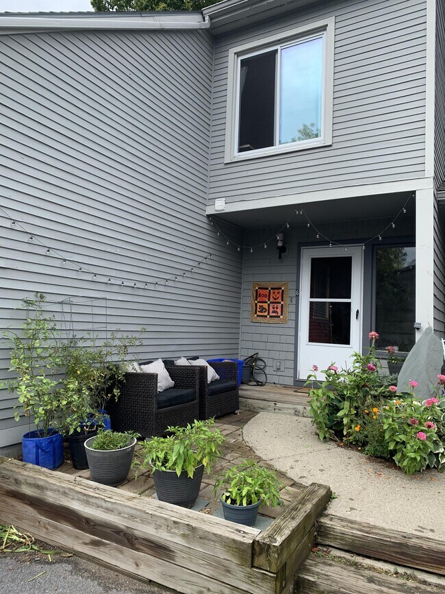 Building Photo - 115 N Winooski Ave