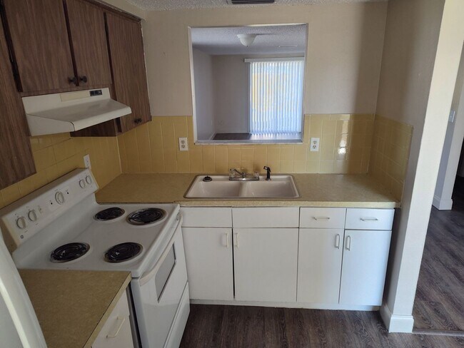 Foto del edificio - 4136 Shoreline Dr