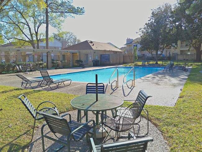 Building Photo - 800 Country Pl Dr