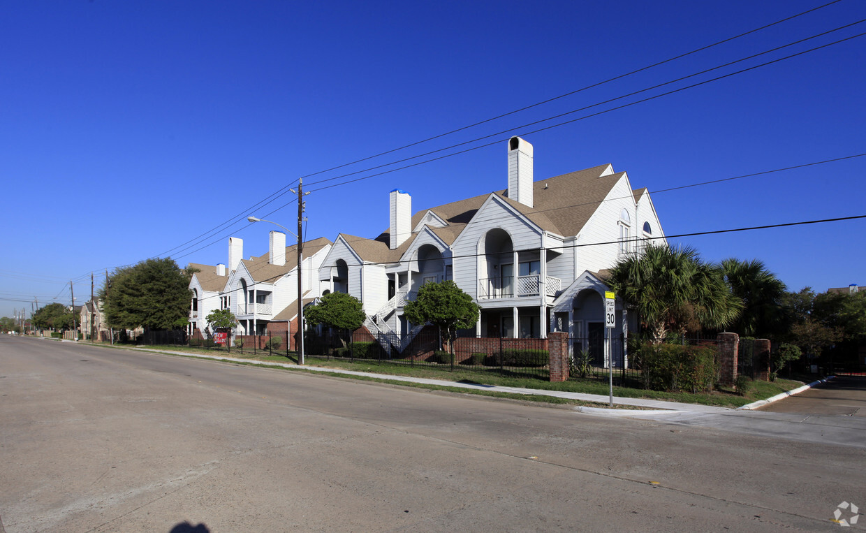 Primary Photo - Camden Court Condominiums