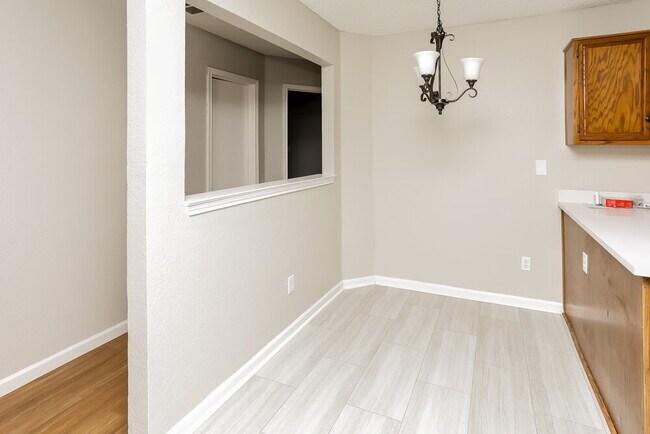 Building Photo - 528 Blue Haze Dr