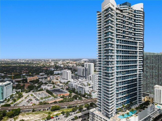 Foto del edificio - 60 SW 13th St