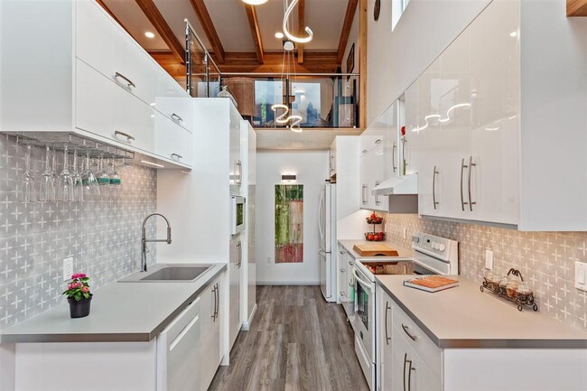 Building Photo - 44276 Bayview Rd