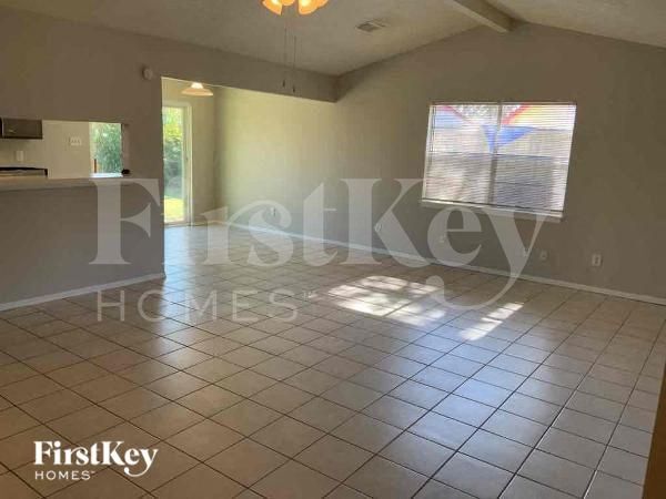 Foto del edificio - 9819 Kiwi Ln