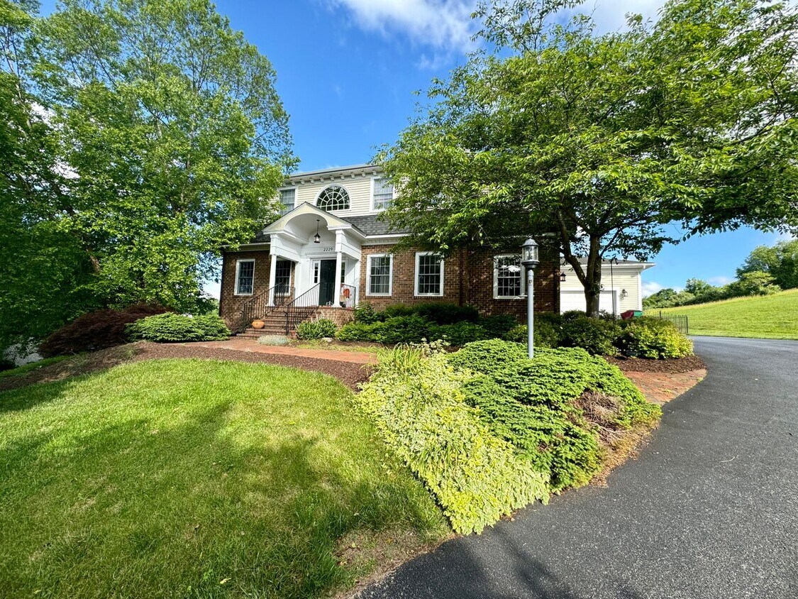 Primary Photo - Wyatt Farms Home With Serene Views