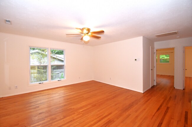 Building Photo - 433 Princess Ann Dr