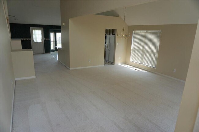 Foto del edificio - 6441 Hollingsworth Dr