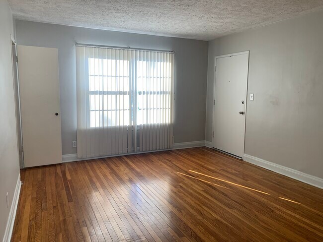 Building Photo - 1127 Willow Ave
