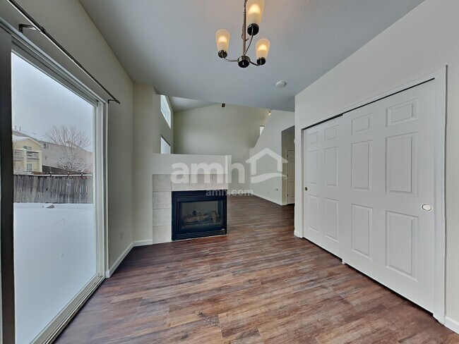 Foto del edificio - 7304 Edgebrook Dr