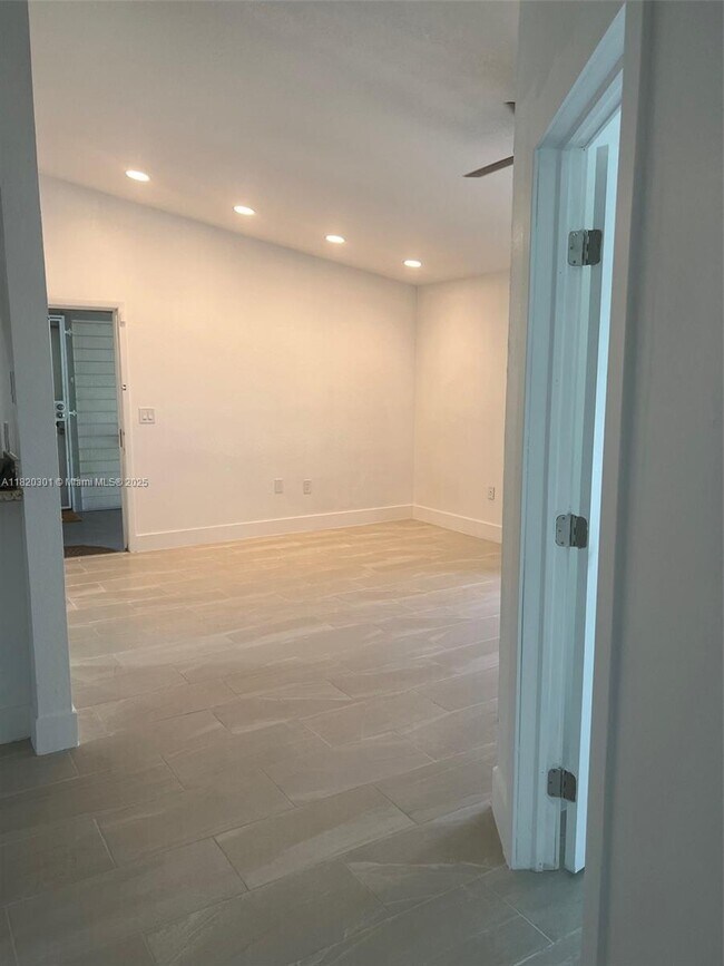 Foto del edificio - 451 NE 207th Ln