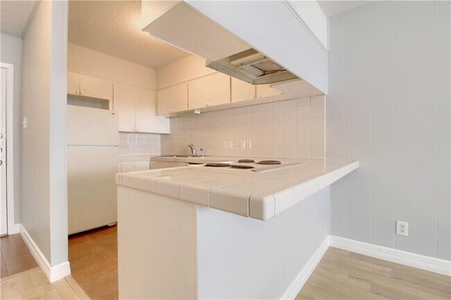 Building Photo - 2122 Hancock Dr