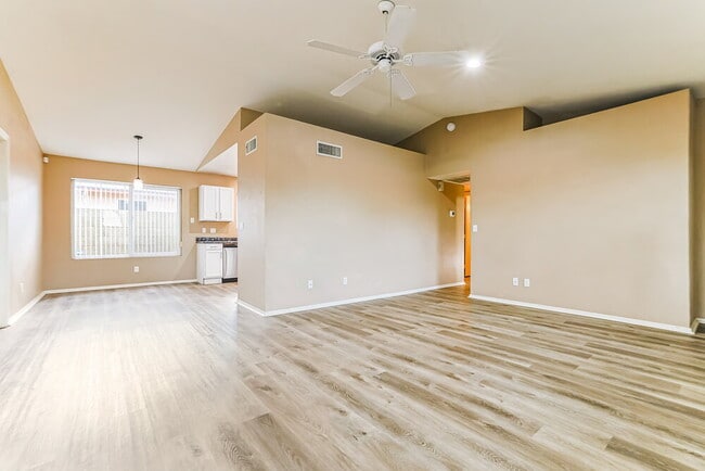 Foto del edificio - 4012 E Covina St