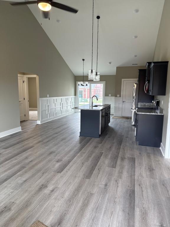 Foto del edificio - 2034 Harmony Ln