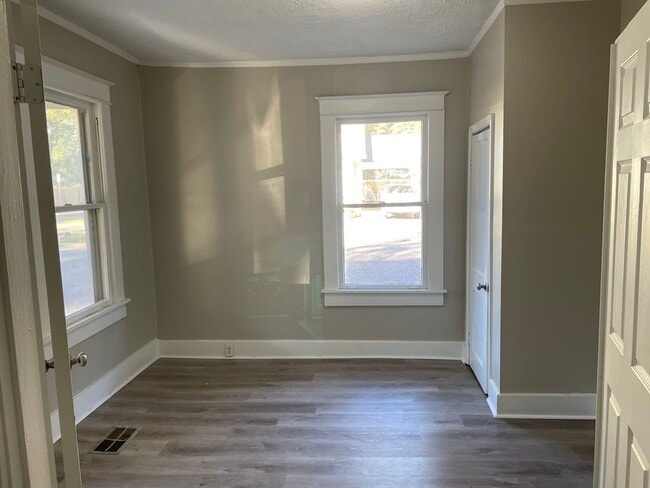Building Photo - 2774 Midland Ave