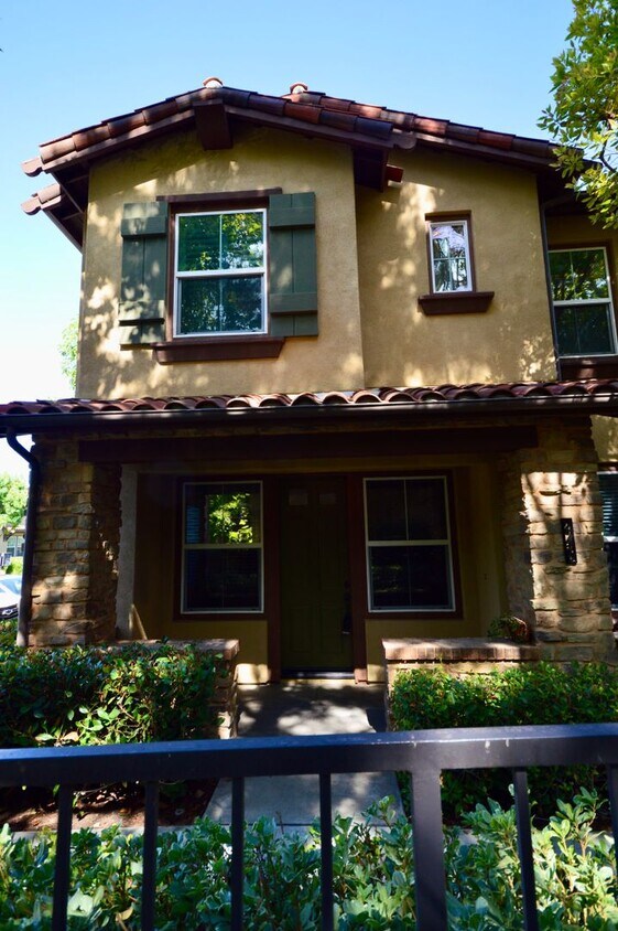 Primary Photo - Beautiful two story 3 bedroom condo in gre...