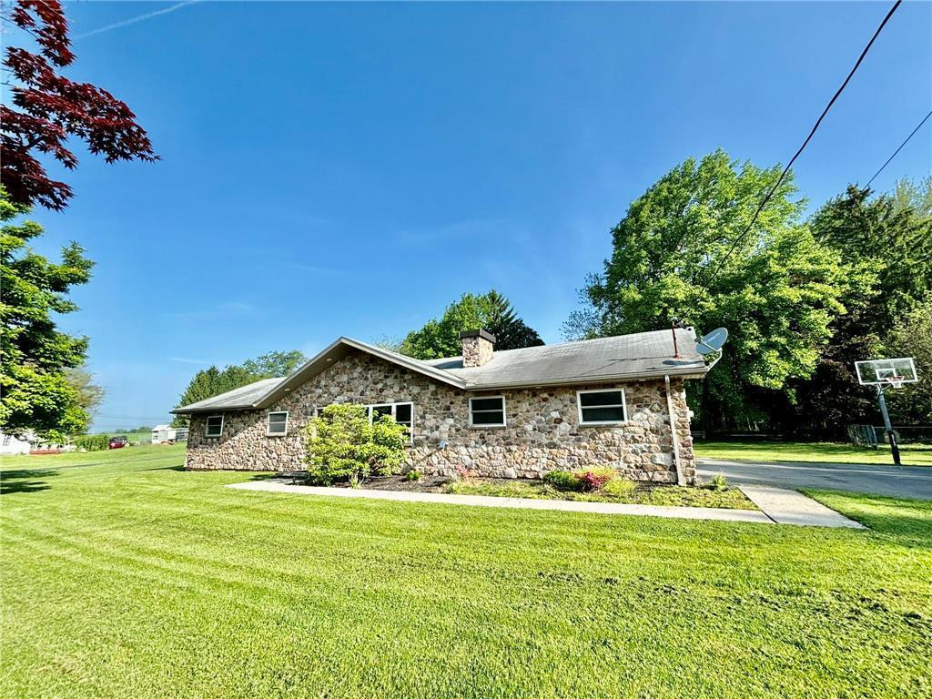 Primary Photo - 2566 Community Dr