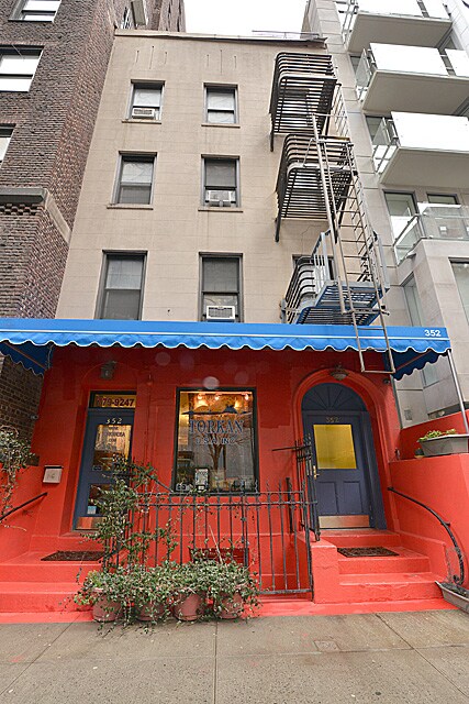 Building Photo - 352 E 55th St
