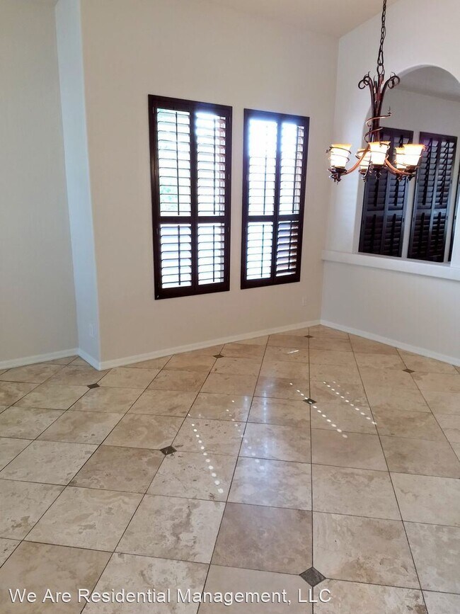 Building Photo - 2413 E Mountain Vista Dr