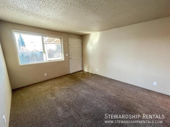 Photo - 1429 W Broadway Apartment