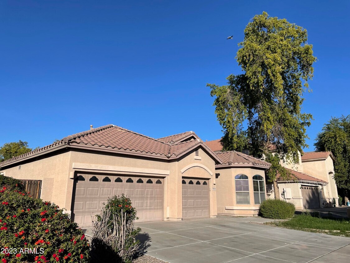Foto principal - 8774 W Lane Ave