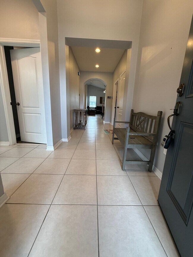 Foto del edificio - 1165 Hilltop Pl