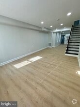 Building Photo - 921 N Pine St