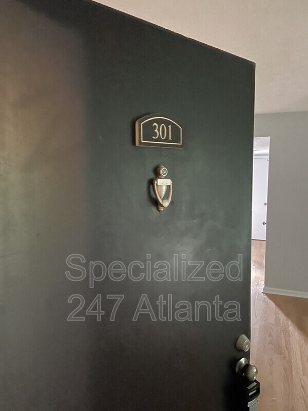Foto del edificio - 3175 7 Pines Ct