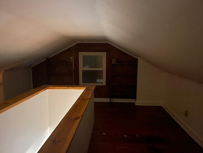 Foto del edificio - 916 W Whitney Ave