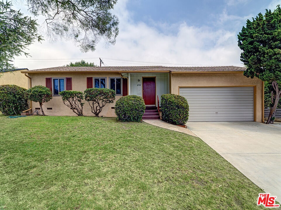 Primary Photo - 8716 Bleriot Ave