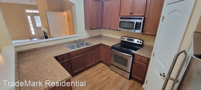 Building Photo - 3 br, 2.5 bath House - 2022 Highland Villa...