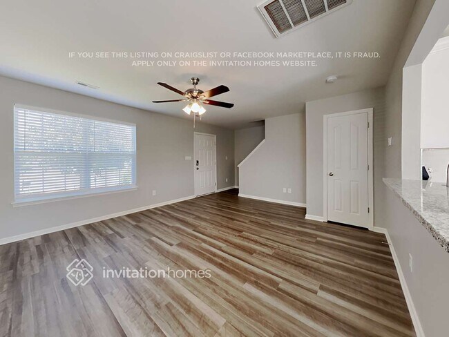 Foto del edificio - 15249 Pangborn Pl