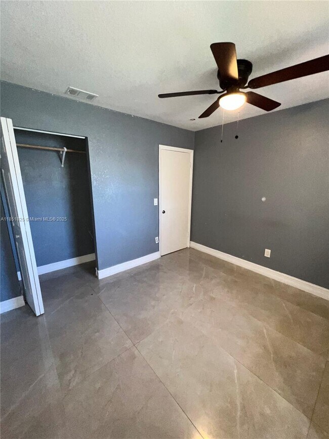Foto del edificio - 640 NW 21st Ct