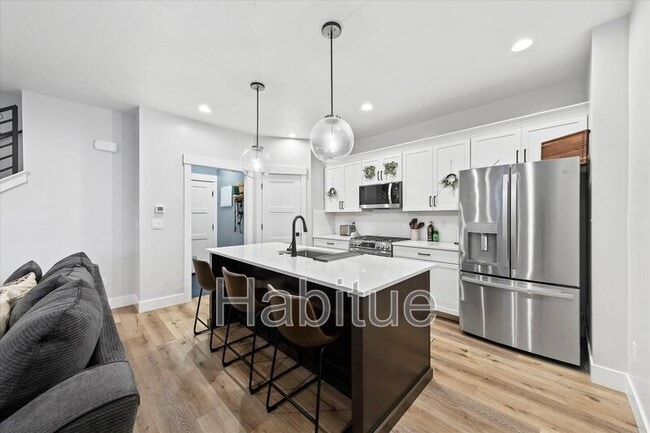 Building Photo - 917 E Bissett St