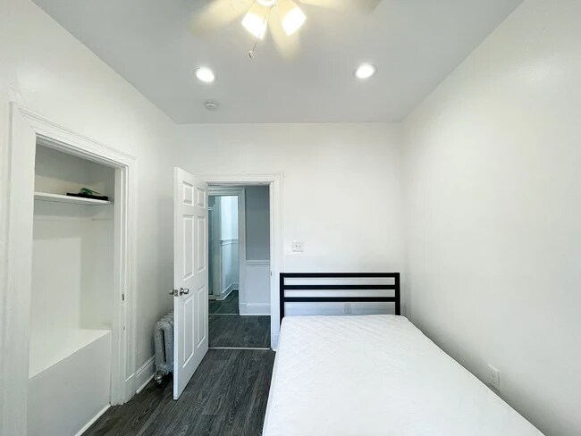 Foto del edificio - 5807 Hobart St
