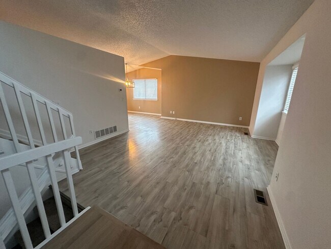 Foto del edificio - 5829 Stanhope Rd